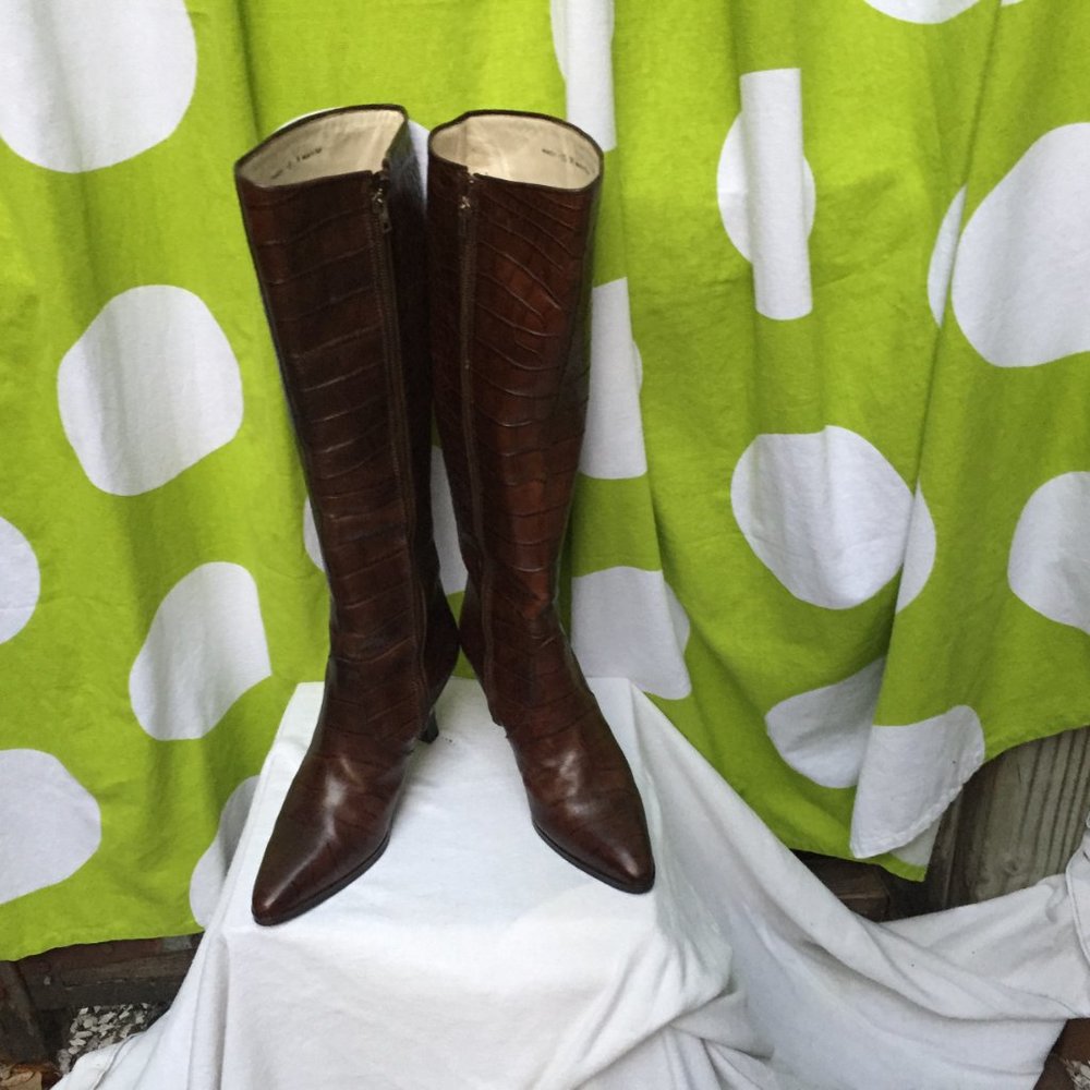 Bally Brown Leather Embossed Alligator 19"  Tall Kitten Heel Boots 9.5 Italy
